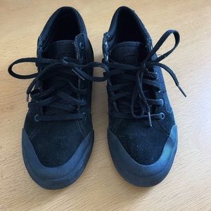 Boys DC sneakers, size 4